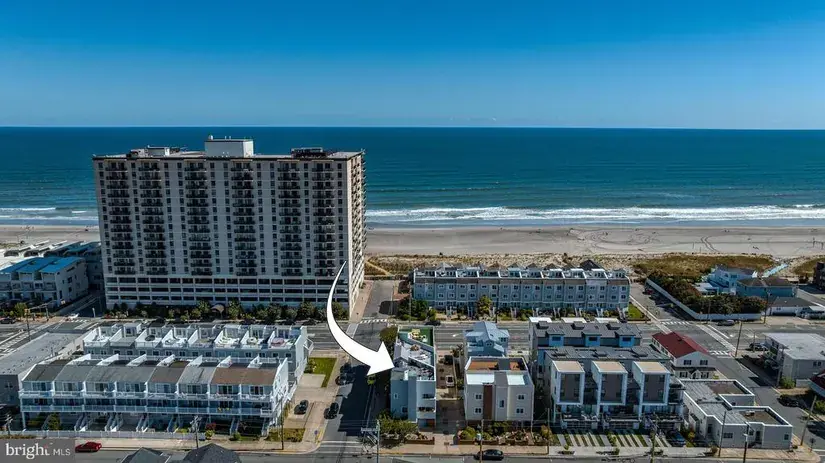 104 S Monroe Avenue in Margate City, NJ - 4 bedroom, 3 bathroom luxury home for sale